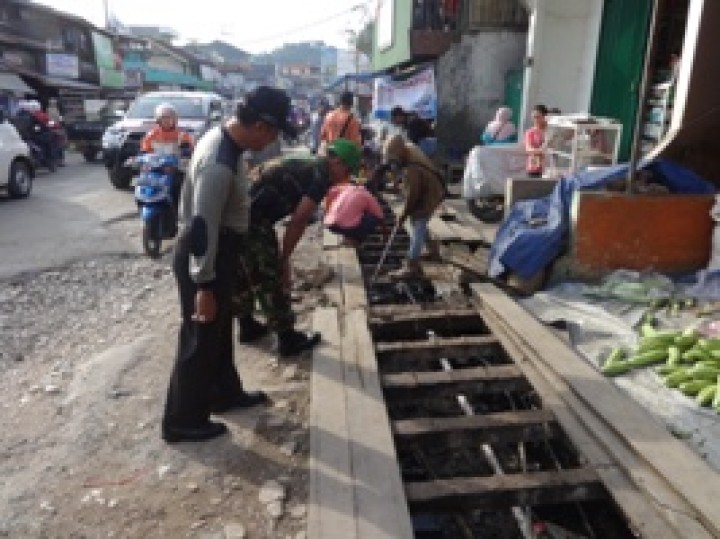 Kerja Bhakti / Jum'at Bersih  di Wilayah Kelurahan Sungai Dama