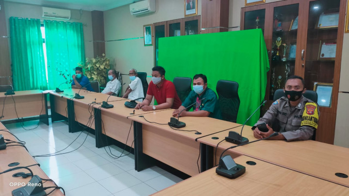 Rapat di Rumah Sakit Jiwa Daerah Atma Husada Mahakam terkait pembangunan Pintu gerbang utama dihadiri oleh Lurah dan Kasi Ekobang