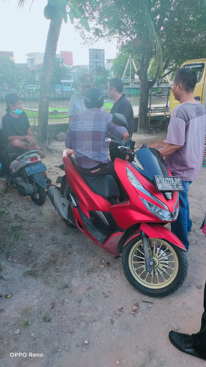Mendata seluruh PKL di jalan tongkol dan pesut serta menghimbau dan menegur para PKL yang berjualan dijalur hijau sepanjang sungai karang mumus, kegiatan tersebut di ikuti oleh Lurah, Kasi Pemerintahan dan Kasi ekobang