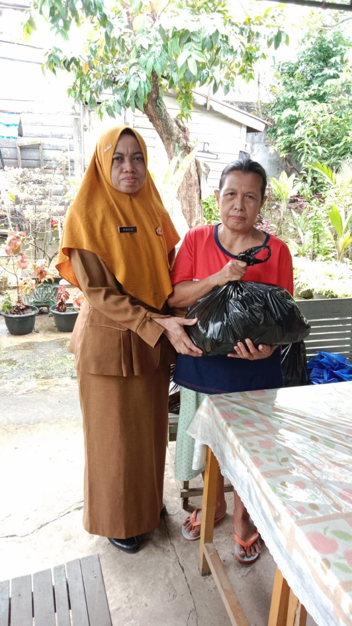 Pembagian sembako kegiatan probebaya anggaran perubahan di beberapa RT  Kelurahan Sungai Dama tahun 2022