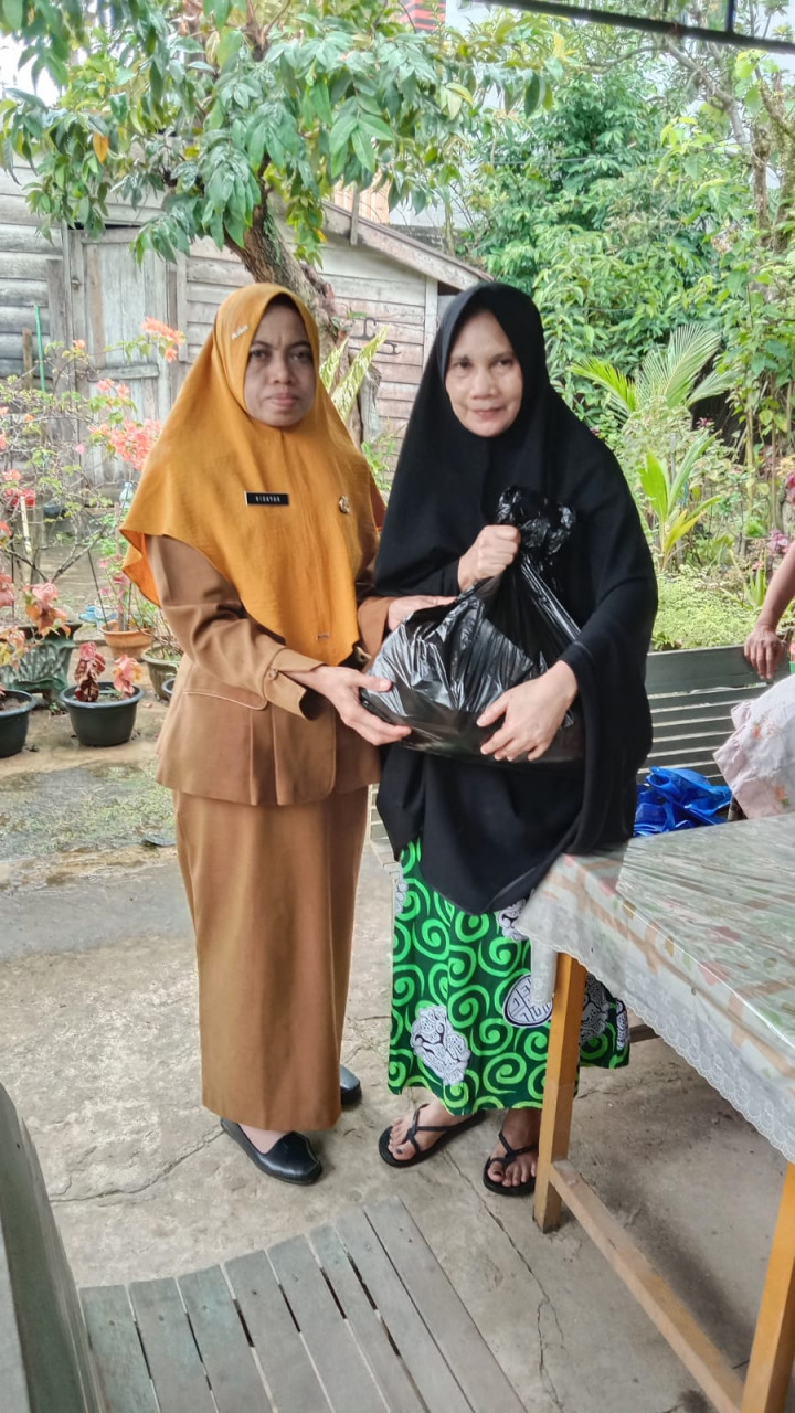 Pembagian sembako kegiatan probebaya anggaran perubahan di beberapa RT  Kelurahan Sungai Dama tahun 2022