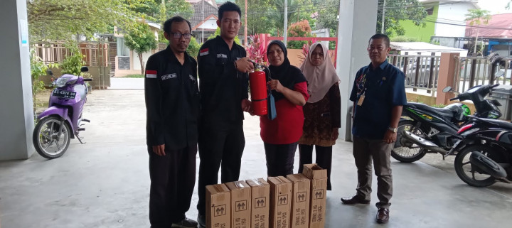 Penyerahan Apar ke Ketua RT  Kel.Sungai Dama