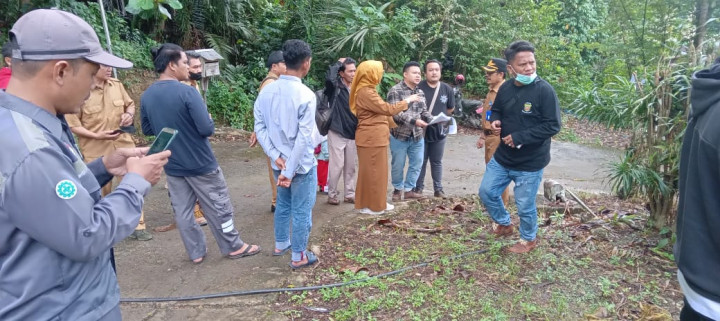 Bersama pimpinan, Ketua RT. 33, Dinas PUPR dan Konsultan melakukan peninjauan lokasi terowongan sisi Jalan Sultan Alimuddin