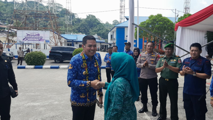 Kegiatan bpk walikota smd penyerahan secara simbolis probebaya se kec.smd ilir di lap Navigasi