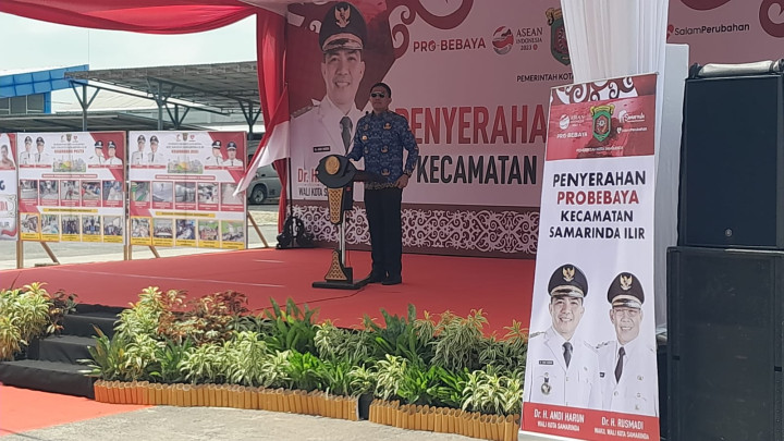 Kegiatan bpk walikota smd penyerahan secara simbolis probebaya se kec.smd ilir di lap Navigasi