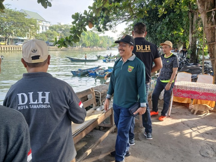 Kegiatan Gotong-royong Pemungutan Sampah  di Sungai Karang Mumus