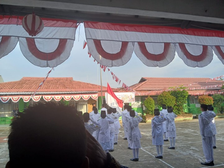 Menghadiri Upacara Bendera HUT RI ke - 79