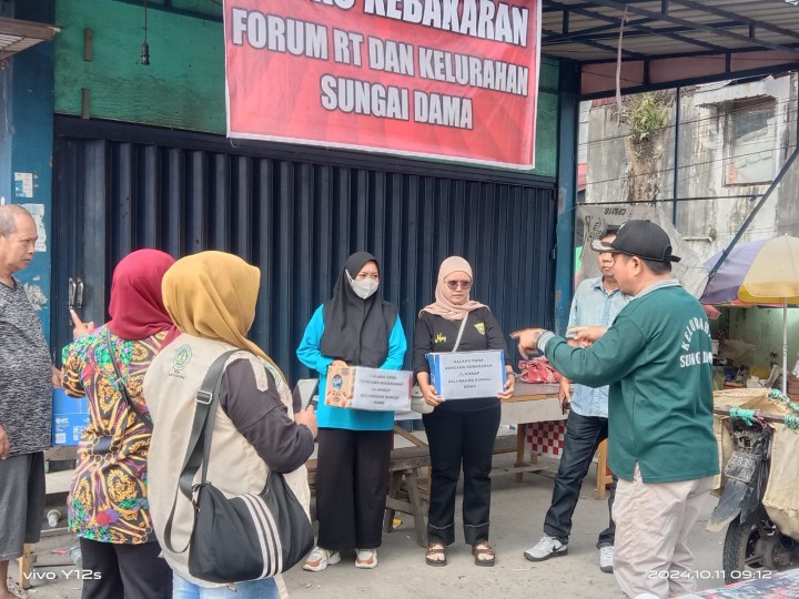 Kelurahan Sungai Dama melakukan Penggalangan Dana Kebakaran di JL.kakap