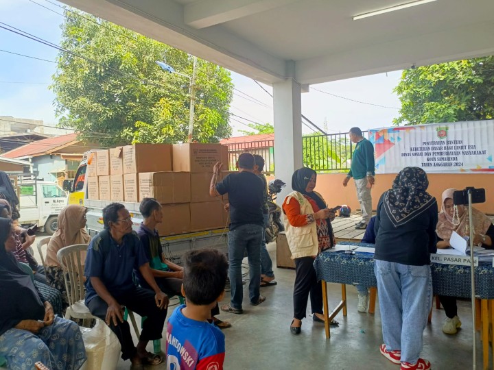 Pemberian Bantuan Oleh Dinas Sosial dan Pemberdayaan Masyarakat Kepada Lansia di Kelurahan Sungai Dama