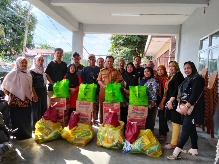 Pembagian Bantuan untuk Korban Kebakaran di Jl. Kakap, Sungai Dama