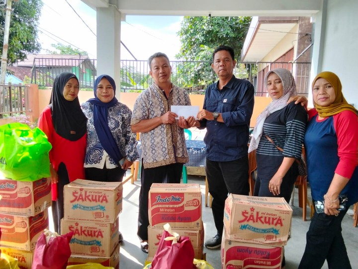 Pembagian Bantuan untuk Korban Kebakaran di Jl. Kakap, Sungai Dama
