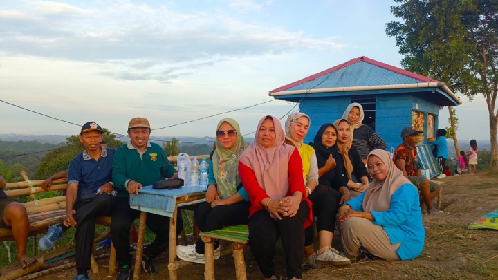 Senam Sehat Kelurahan Sungai Dama di Puncak Stelling