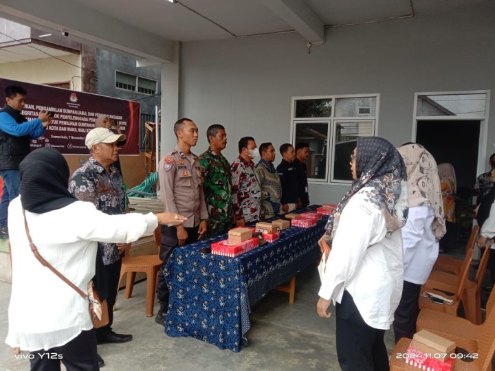 Pelantikan KPPS Kelurahan Sungai Dama dalam Persiapan Pemilu 2024