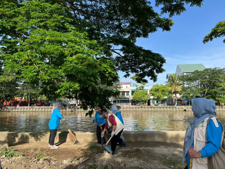 Giat Jum'at : Kerja Bakti Serempak Memperingati Hari Kesetiakawanan Nasional