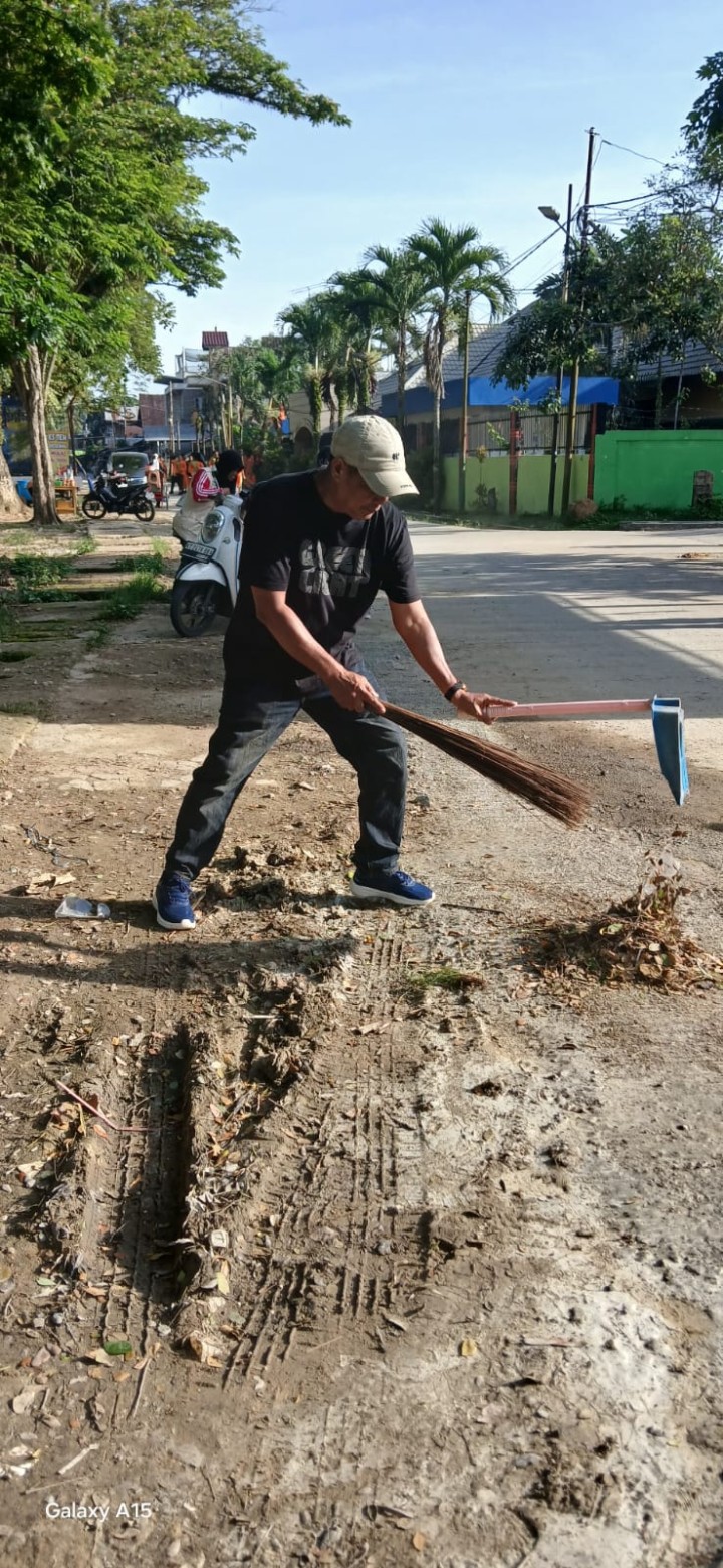Giat Jum'at : Kerja Bakti Serempak Memperingati Hari Kesetiakawanan Nasional