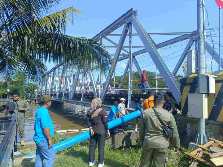 Penegakan Ketertiban Umum: Satpol PP Tertibkan Kolong Jembatan Sungai Dama