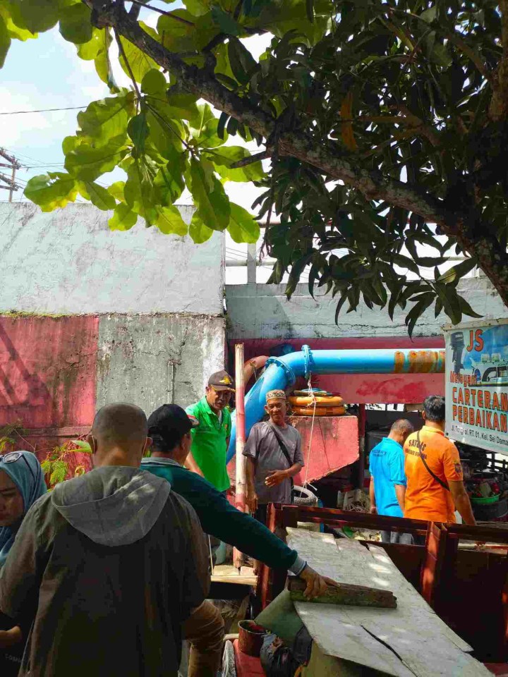 Penegakan Ketertiban Umum: Satpol PP Tertibkan Kolong Jembatan Sungai Dama