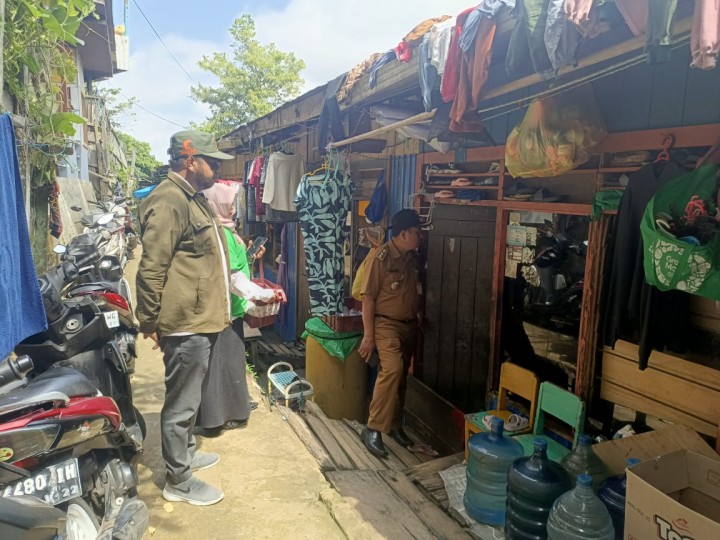 Lurah Sungai Dama Tinjau Proses Verifikasi Data Warga Miskin Ekstrem
