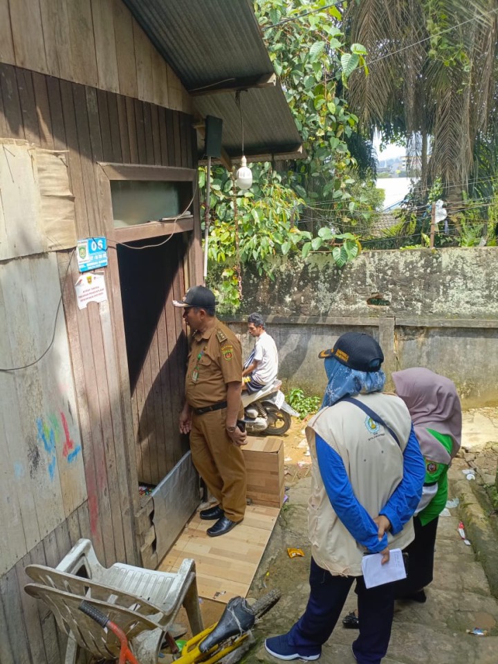 Lurah Sungai Dama Tinjau Proses Verifikasi Data Warga Miskin Ekstrem