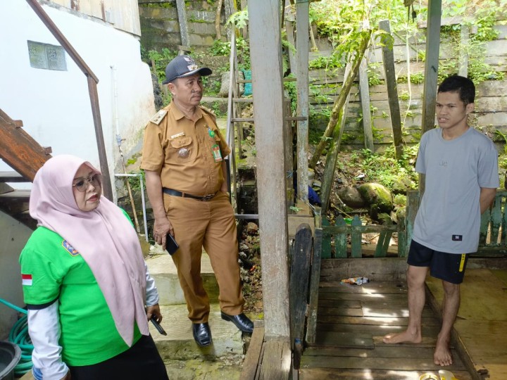 Lurah Sungai Dama Tinjau Proses Verifikasi Data Warga Miskin Ekstrem