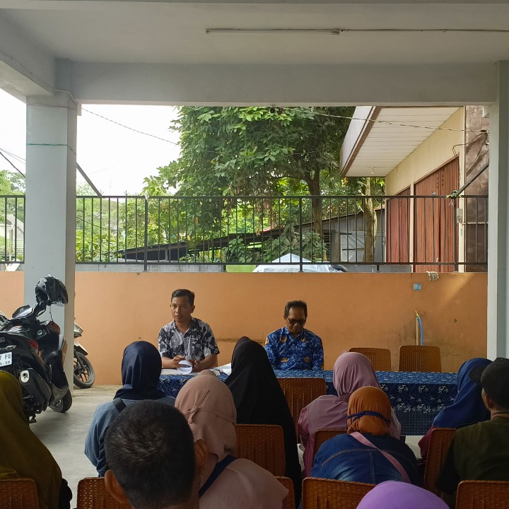 penandatanganan dan pemberkasan bedah rumah warga kelurahan Sungai Dama