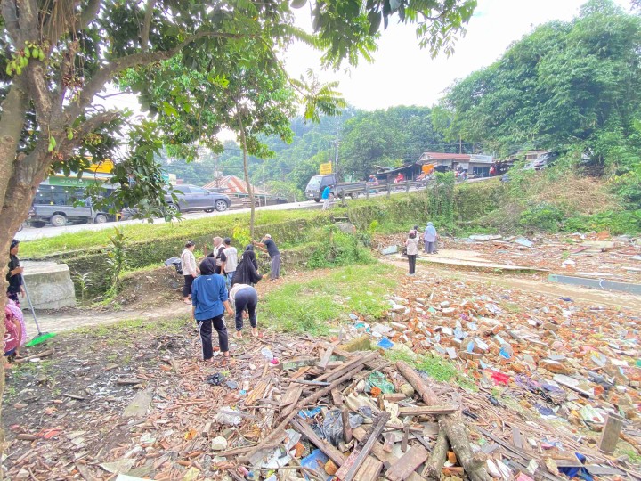 Kerja Bakti Bersama Di Jl Otista,Gunung Mangga