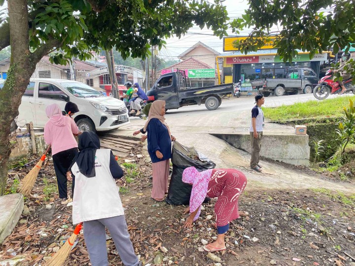 Kerja Bakti Bersama Di Jl Otista,Gunung Mangga