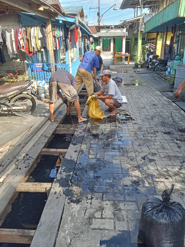 Gotong Royong Di Lingkungan RT.6,7,17,24,27,26,25,28,8
