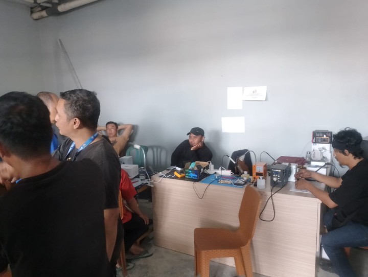 Kegiatan Probebaya Pelatihan Service HP Di Kelurahan Sungai Dama