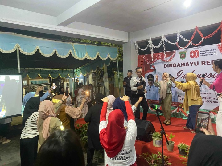 Lomba Karaoke "(Sungai Dama Idol)" Di Kelurahan Sungai Dama