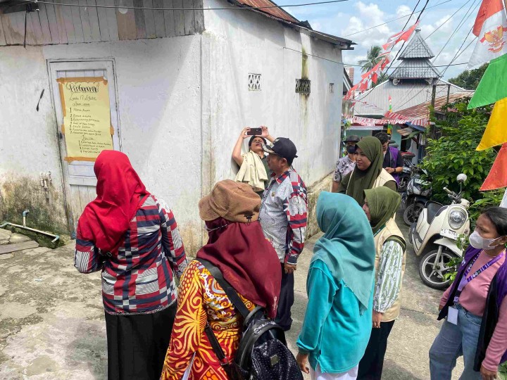 Mendampingi Tim Kecamatan Samarinda Ilir Terkait Penilaian Lomba Kebersihan Dan Kemeriahan Lingkungan Di RT 08 DAN 03