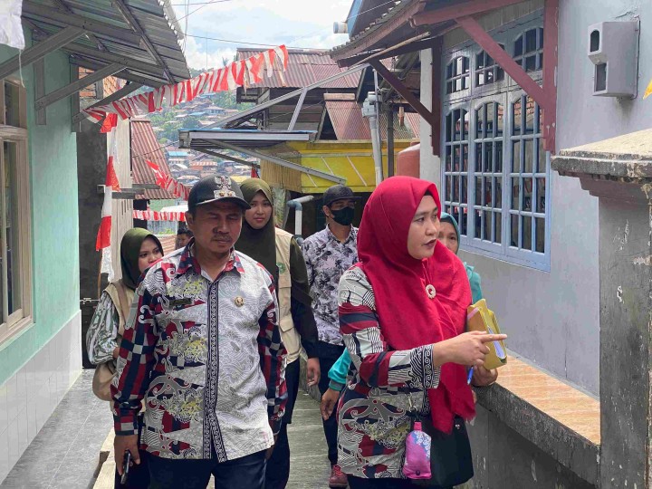 Mendampingi Tim Kecamatan Samarinda Ilir Terkait Penilaian Lomba Kebersihan Dan Kemeriahan Lingkungan Di RT 08 DAN 03