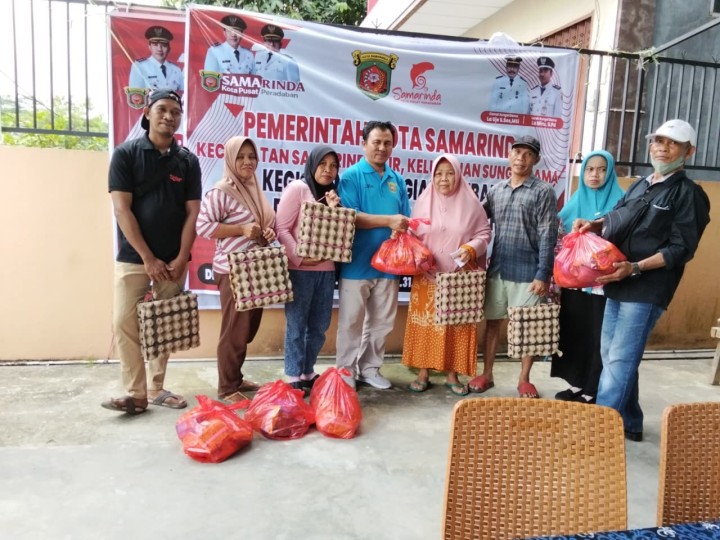 Pembagian Sembako Dan Perlengkapan Sekolah Oleh Pokmas 3 Di kelurahan Sungai Dama