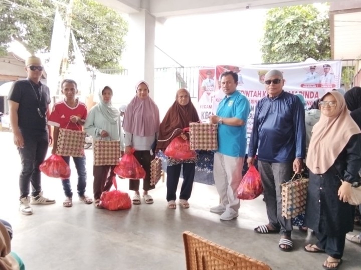 Pembagian Sembako Dan Perlengkapan Sekolah Oleh Pokmas 3 Di kelurahan Sungai Dama