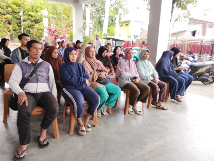 Pembagian Sembako Dan Perlengkapan Sekolah Oleh Pokmas 3 Di kelurahan Sungai Dama