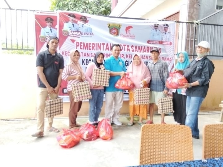 Pembagian Sembako Dan Perlengkapan Sekolah Oleh Pokmas 3 Di kelurahan Sungai Dama
