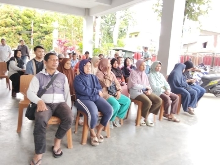 Pembagian Sembako Dan Perlengkapan Sekolah Oleh Pokmas 3 Di kelurahan Sungai Dama