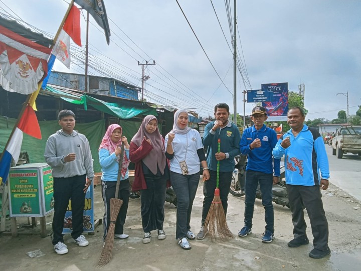 Gotong Royong Di Kawasan Kelurahan Sungai Dama