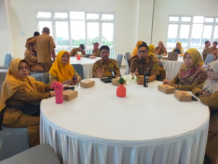 Kasi Kesra dan Kasi Ekobang Kelurahan Sungai Dama Hadiri Rapat Evaluasi Program Probebaya Triwulan III di Bapperida Kota Samarinda