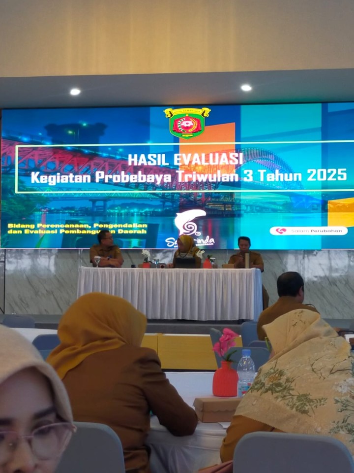 Kasi Kesra dan Kasi Ekobang Kelurahan Sungai Dama Hadiri Rapat Evaluasi Program Probebaya Triwulan III di Bapperida Kota Samarinda