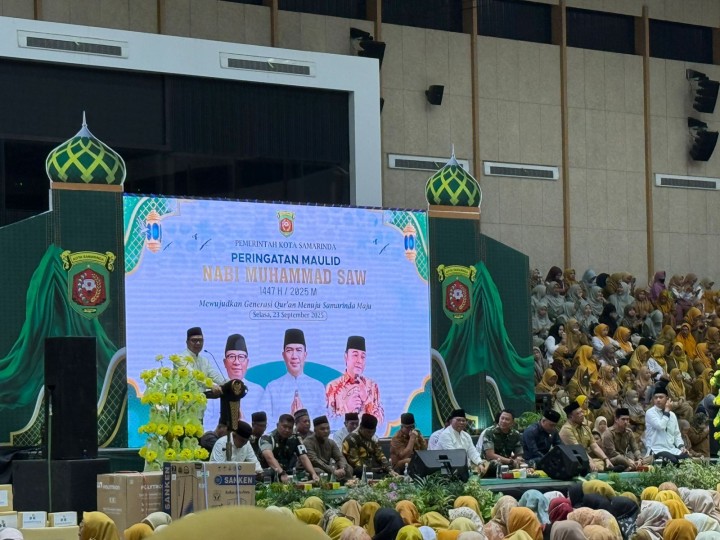 Kasi Kesra dan Staf Kelurahan Sungai Dama Mengikuti Peringatan Maulid Nabi di Stadion GOR Segiri