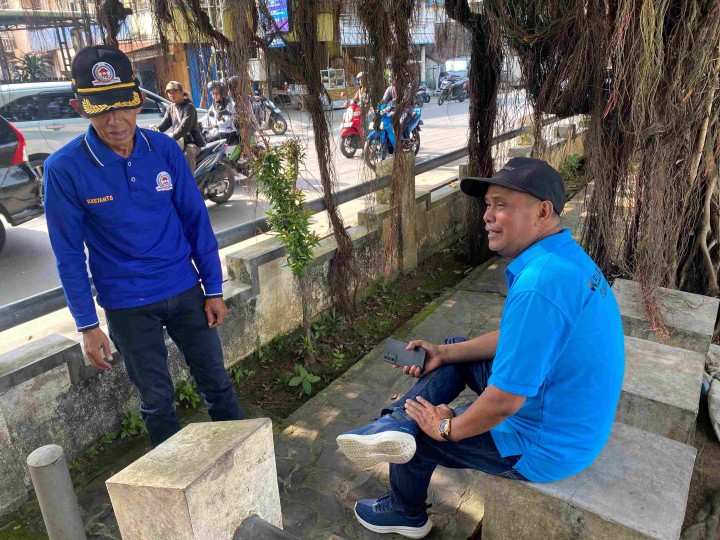 “Kelurahan Sungai Dama Ikuti Gotong Royong Bersama Kecamatan Samarinda Ilir dan Gelar Kerja Bakti Pencabutan Umbul-Umbul”