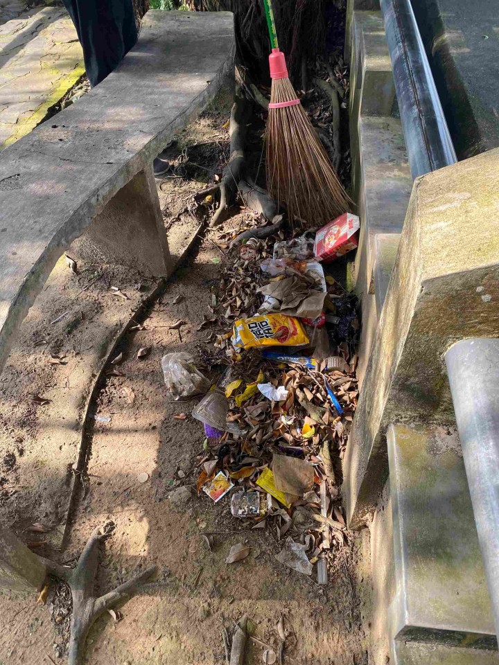 “Kelurahan Sungai Dama Ikuti Gotong Royong Bersama Kecamatan Samarinda Ilir dan Gelar Kerja Bakti Pencabutan Umbul-Umbul”