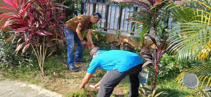 Gotong Royong Di Kantor Kelurahan Sungai Dama