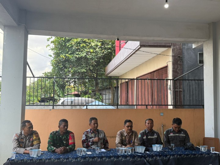 Rapat Koordinasi Mengenai Keluhan Warga Yang Terkena Dampak Pergeseran Tanah Di RT.19 Kelurahan Sungai Dama