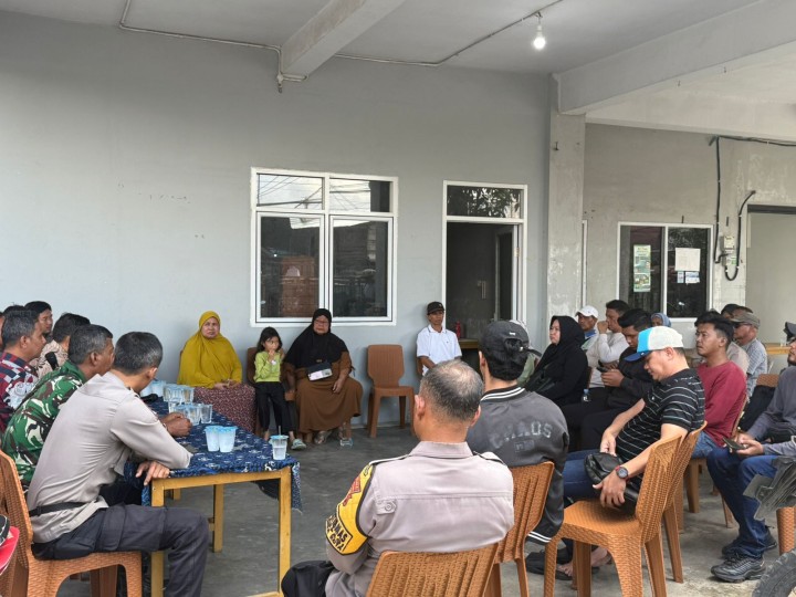 Rapat Koordinasi Mengenai Keluhan Warga Yang Terkena Dampak Pergeseran Tanah Di RT.19 Kelurahan Sungai Dama