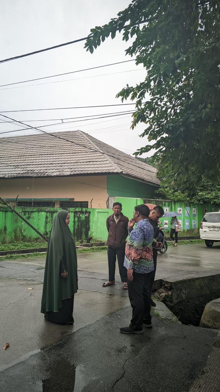 Meninjau padamnya lampu yg berada di beberapa titik RT.01 dan 03 Di Jl.Tonggkol atas laporan RT.01 tanggal 23 Oktober 2025 pada Jam. 19.00