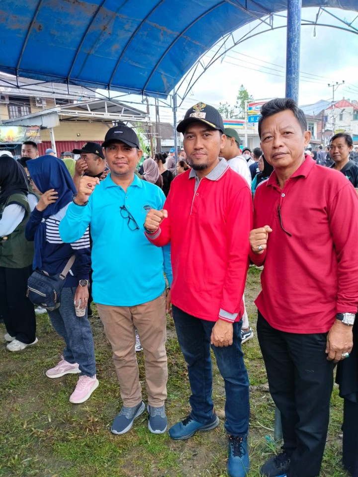 Gerakan Pungut Sampah Di Sungai Karang Mumus