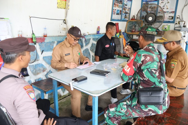 Penyerahan Kompensasi pemerintah dan proyek PP untuk masyarakat yg berdampak kerusakan di terowongan Kel sungai dama