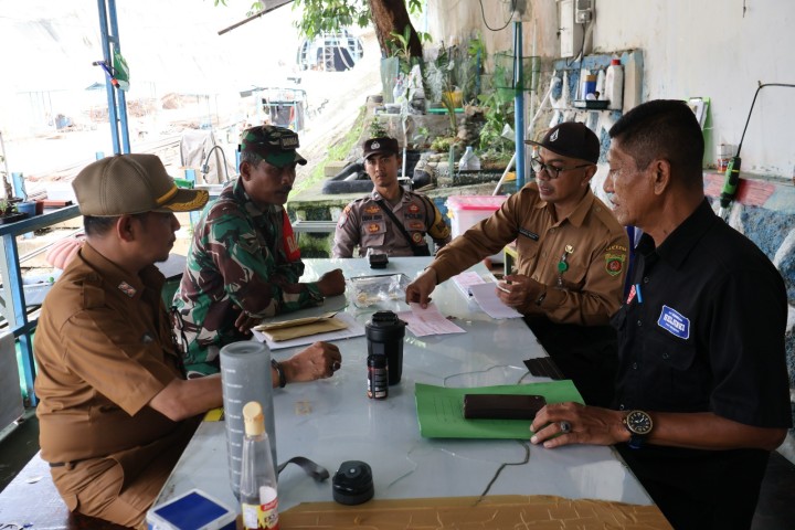 Penyerahan Kompensasi pemerintah dan proyek PP untuk masyarakat yg berdampak kerusakan di terowongan Kel sungai dama